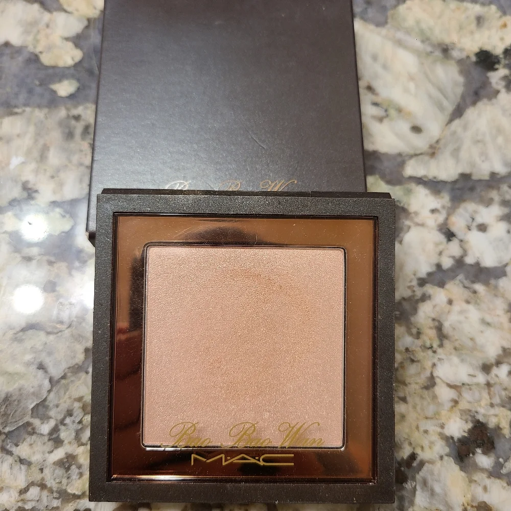 MAC Cosmetics LE Bao Bao Wan Summer Lt Ed Opal Blush Highlighter- light pink
